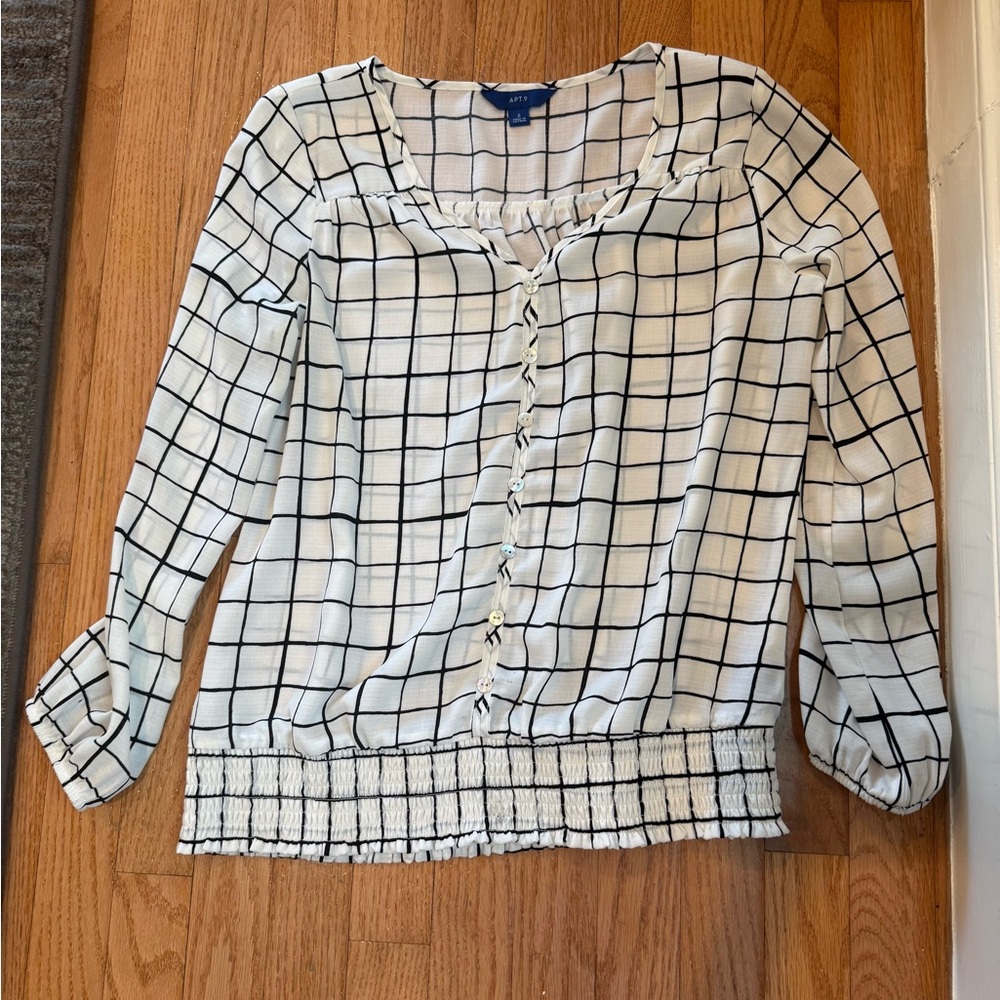 Apt. 9 size small vneck with elastic bottom and long sleeves Black and White Top